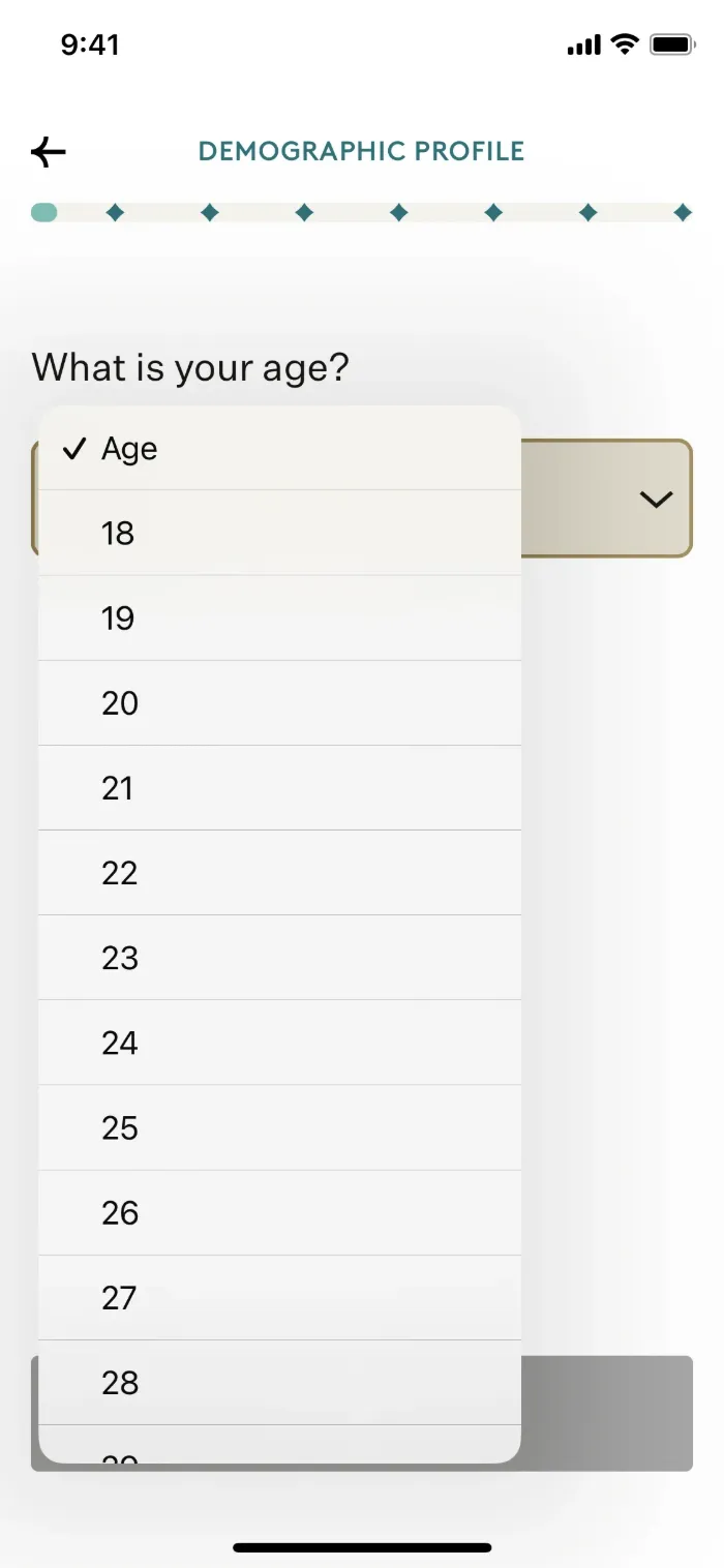 Pergunta de idade no app da Noom com um dropdown aberto, listando idades uma a uma a partir de 18