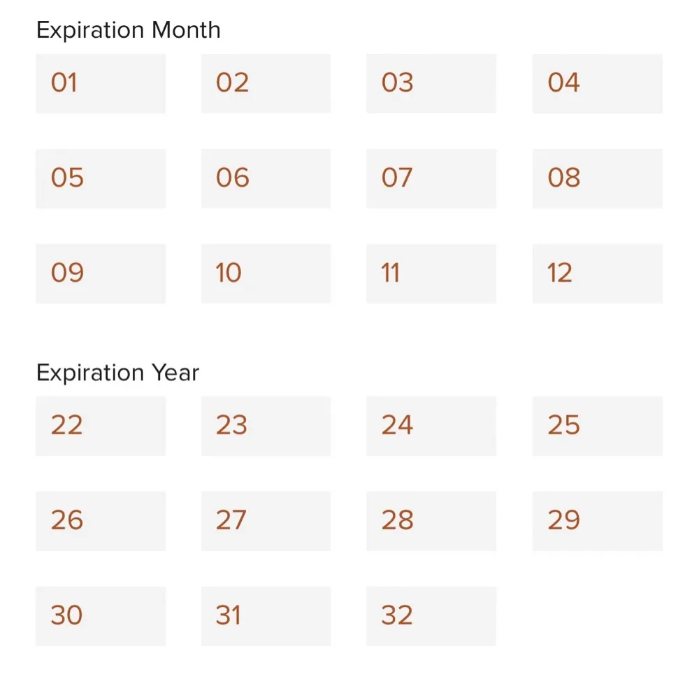 Formulário de cartão de crédito com botões para selecionar mês e ano de validade